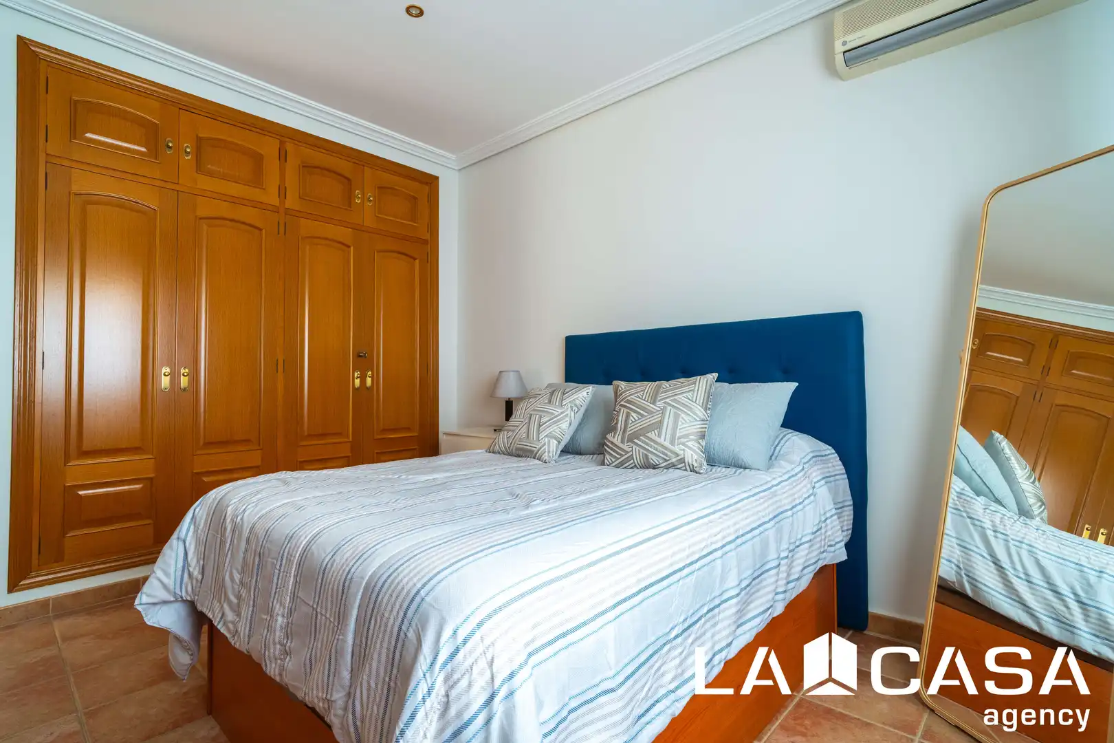 Chalet con piscina en venta en Cerros de Montequinto, imagen 43
