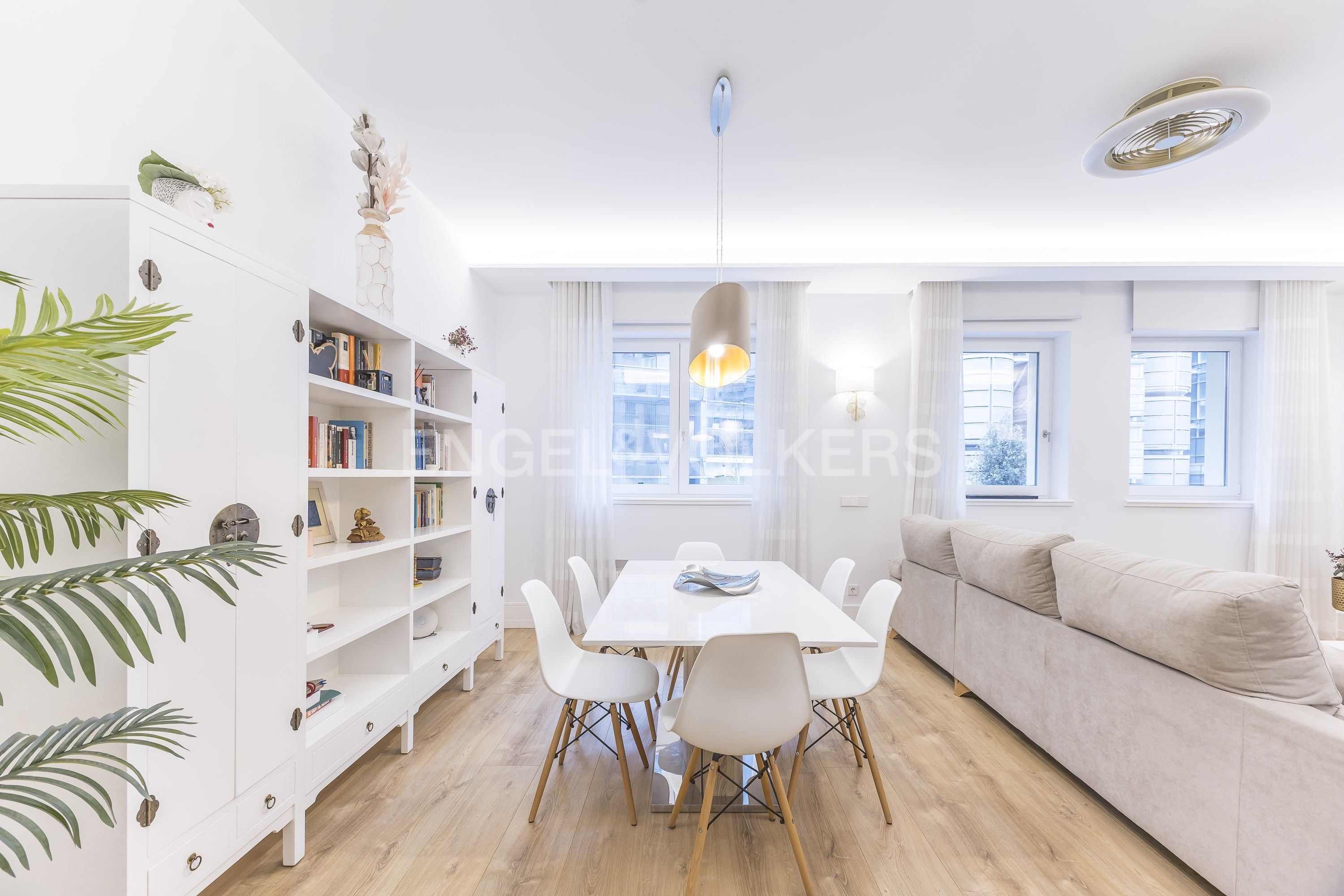 Sala d'estar de Apartament en venda en  Madrid Capital amb Aire condicionat, Calefacció i Traster