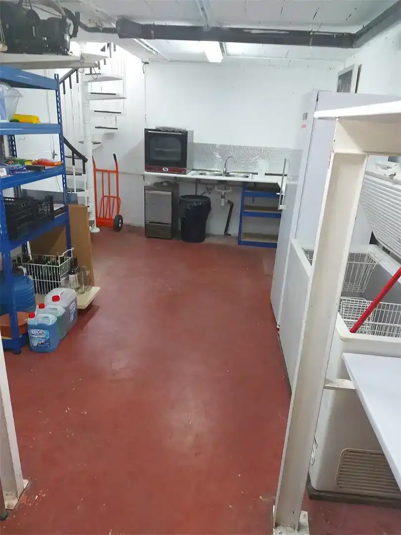 Cuina de Local en venda en Lleida amb Aire condicionat i Moblat