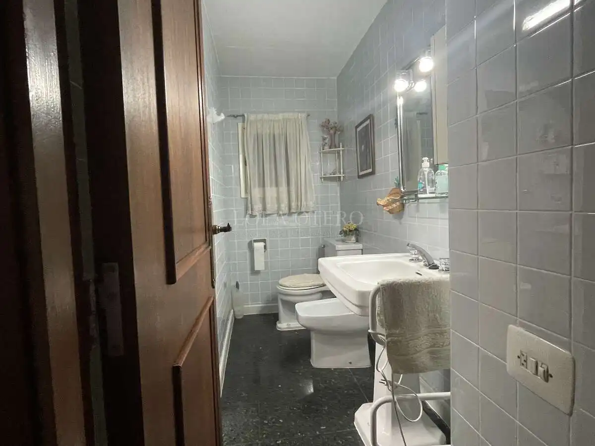 Bathroom of Flat for sale in Valencia  with Air Conditioner, Heating and Balcony