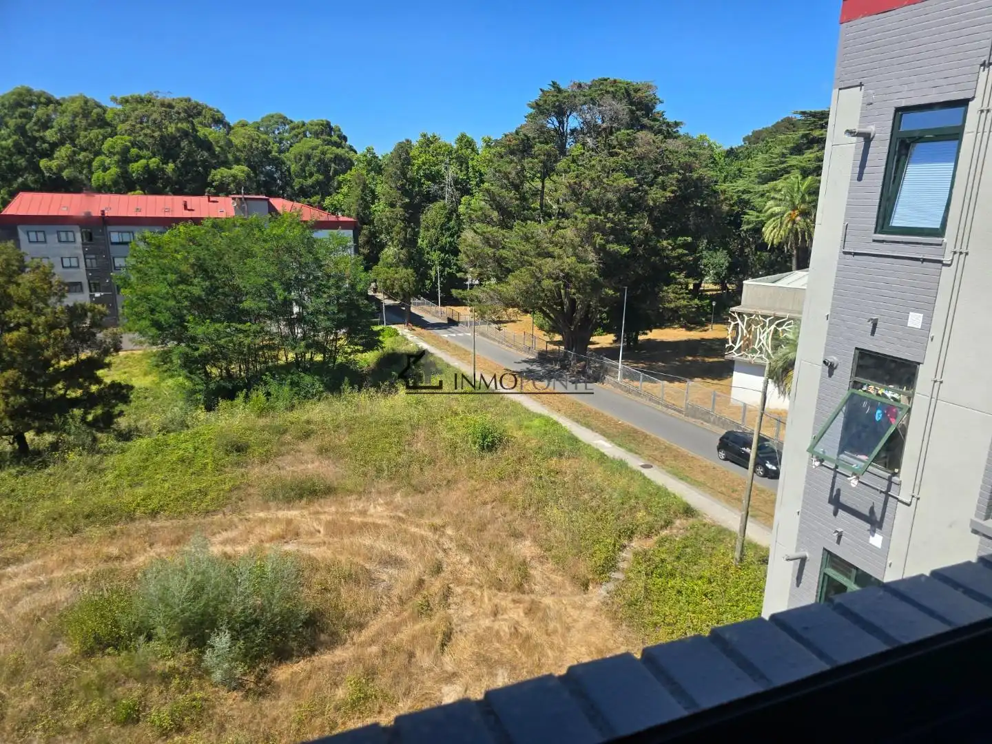 Vista exterior de Pis en venda en Pontevedra Capital  amb Calefacció i Traster