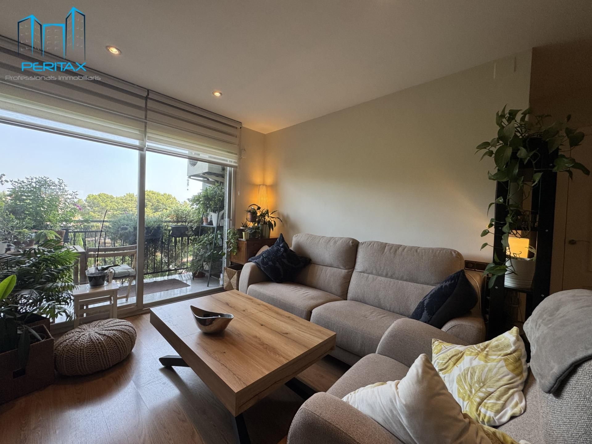 Living room of Flat for sale in Sabadell  with Air Conditioner, Heating and Parquet flooring