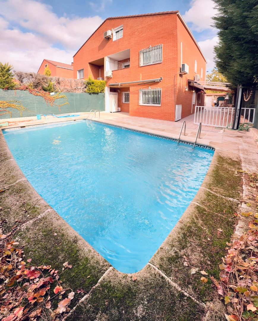 Swimming pool of House or chalet for sale in Rivas-Vaciamadrid  with Air Conditioner, Heating and Private garden