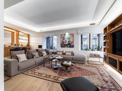 Sala d'estar de Apartament en venda en  Madrid Capital amb Terrassa