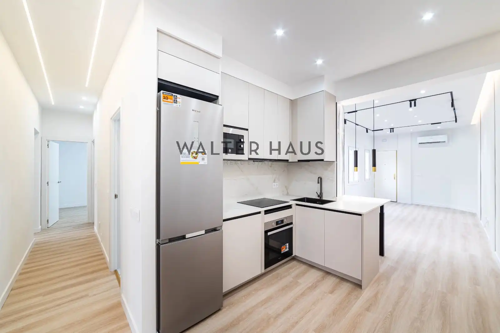 Kitchen of Flat for rent in Madrid  with Air Conditioner, Heating and Storage room