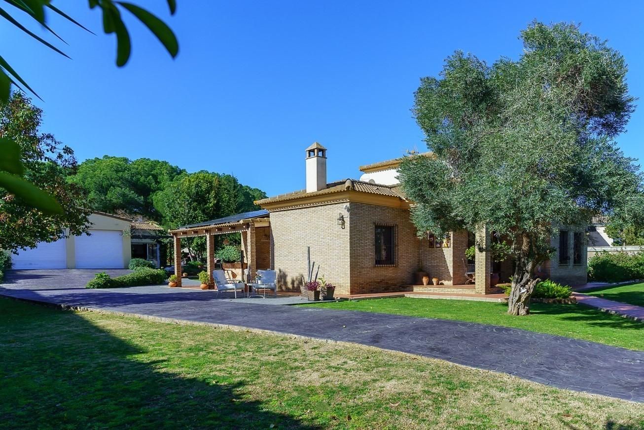 Jardí de Casa o xalet en venda en Aljaraque amb Aire condicionat, Calefacció i Jardí privat