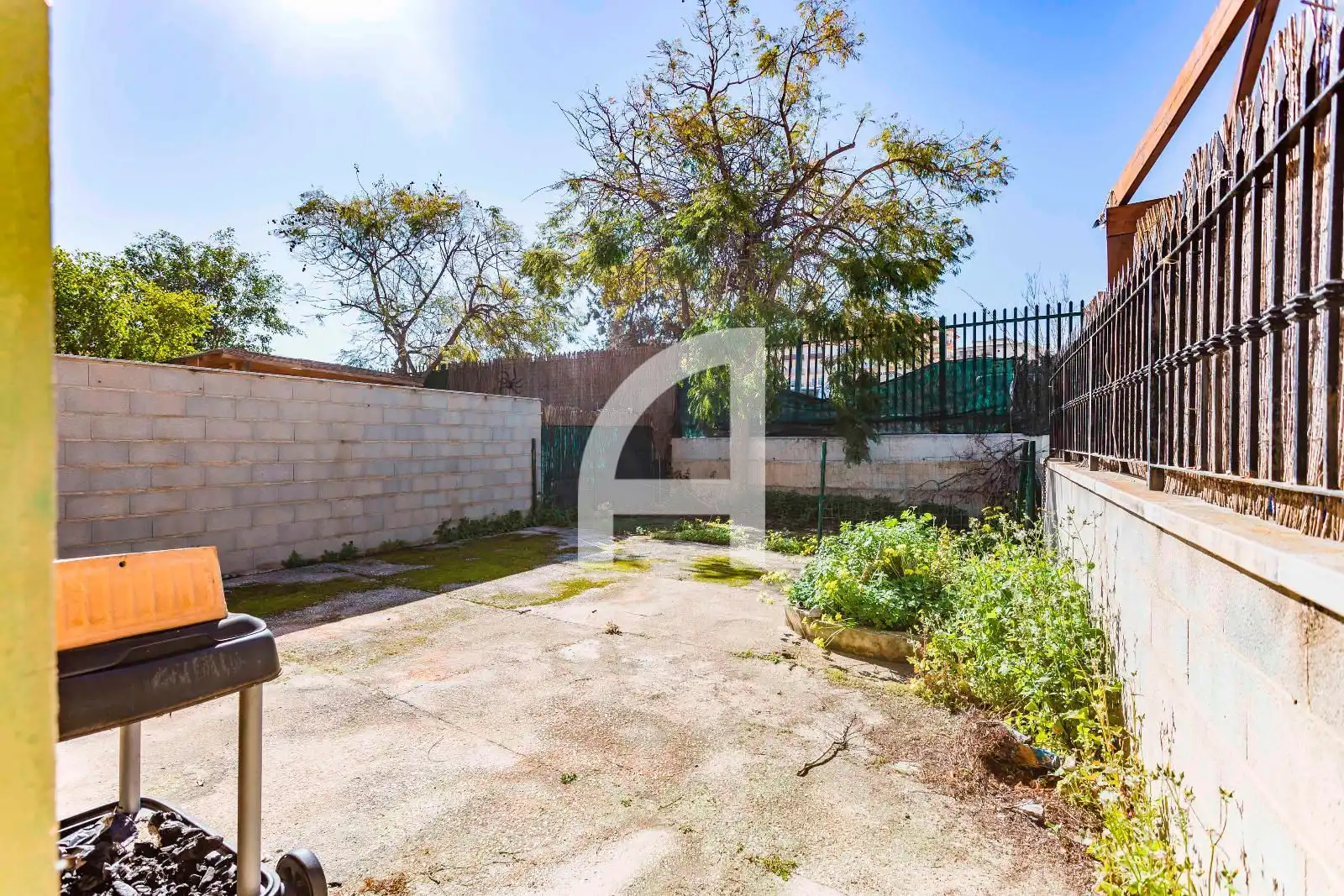 Garten von Einfamilien-Reihenhaus zum Verkauf in Fuengirola mit Terrasse, Abstellraum und Schwimmbad