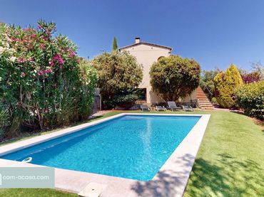 Chalet con piscina en venta en Mila