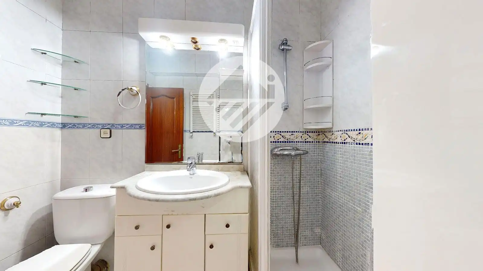 Badezimmer von Wohnung zum Verkauf in Madrid mit Klimaanlage und Heizung