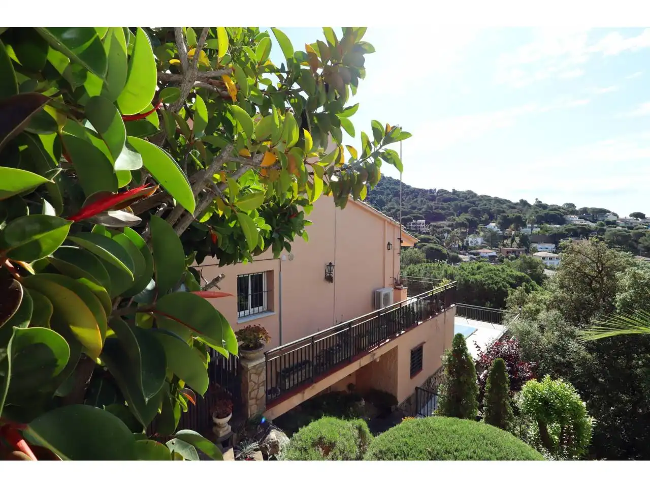 Vista exterior de Casa o xalet en venda en Lloret de Mar amb Calefacció, Jardí privat i Terrassa