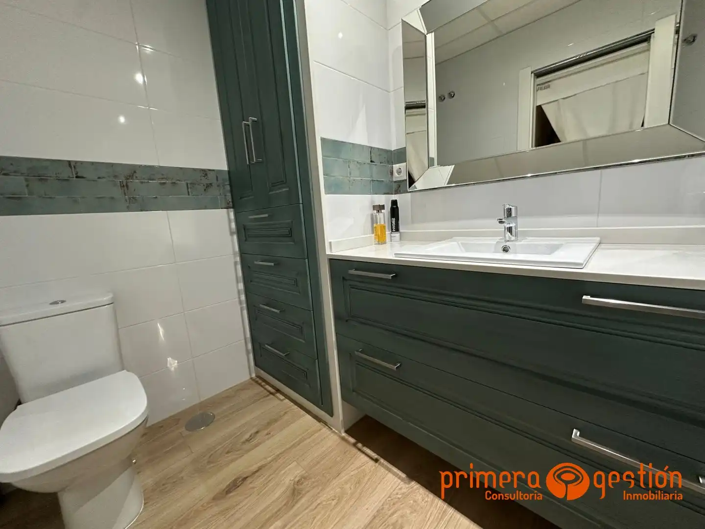 Baño de Piso en venta en Lora del Río con Aire acondicionado, Calefacción y Trastero