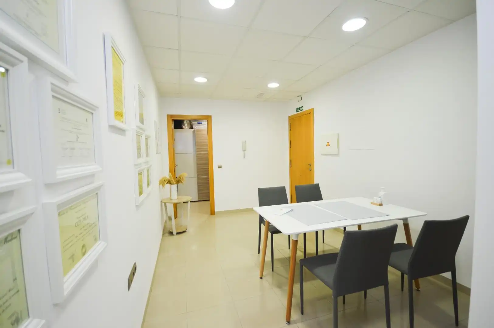 Office for sale in Roquetas de Mar  with Air Conditioner