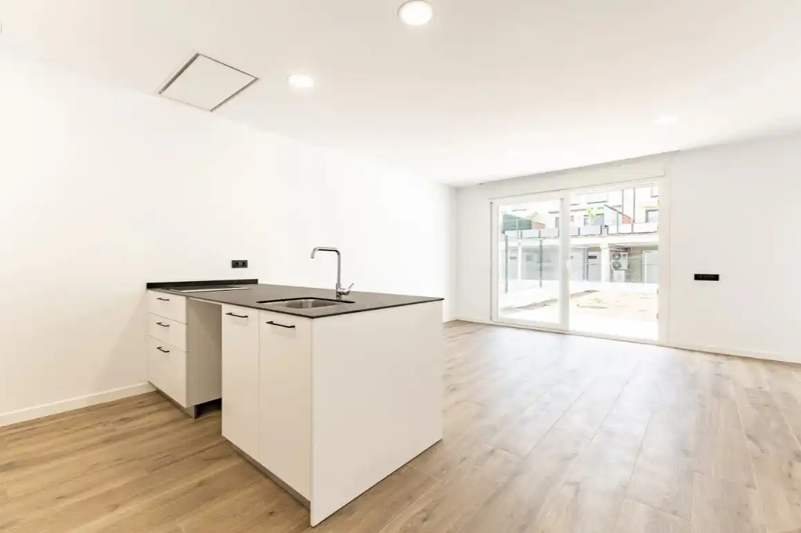 New build Terraced house with garden for sale in Carrer del Pintor Guàrdia, imagen 13