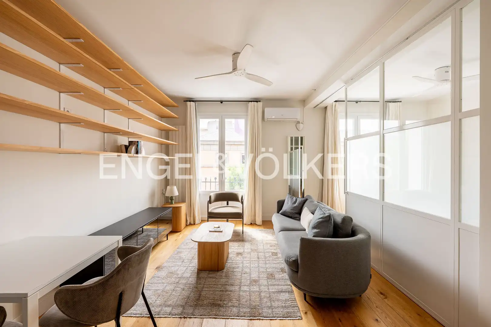 Sala de estar de Piso de alquiler en  Madrid Capital con Aire acondicionado, Calefacción y Amueblado