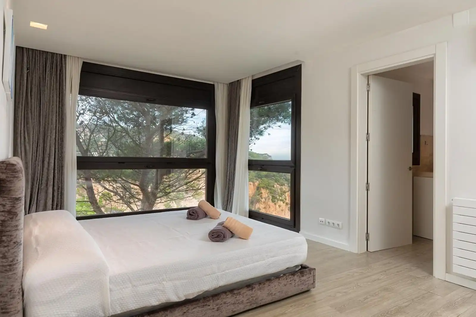 Dormitori de Casa o xalet en venda en Begur amb Aire condicionat, Terrassa i Piscina