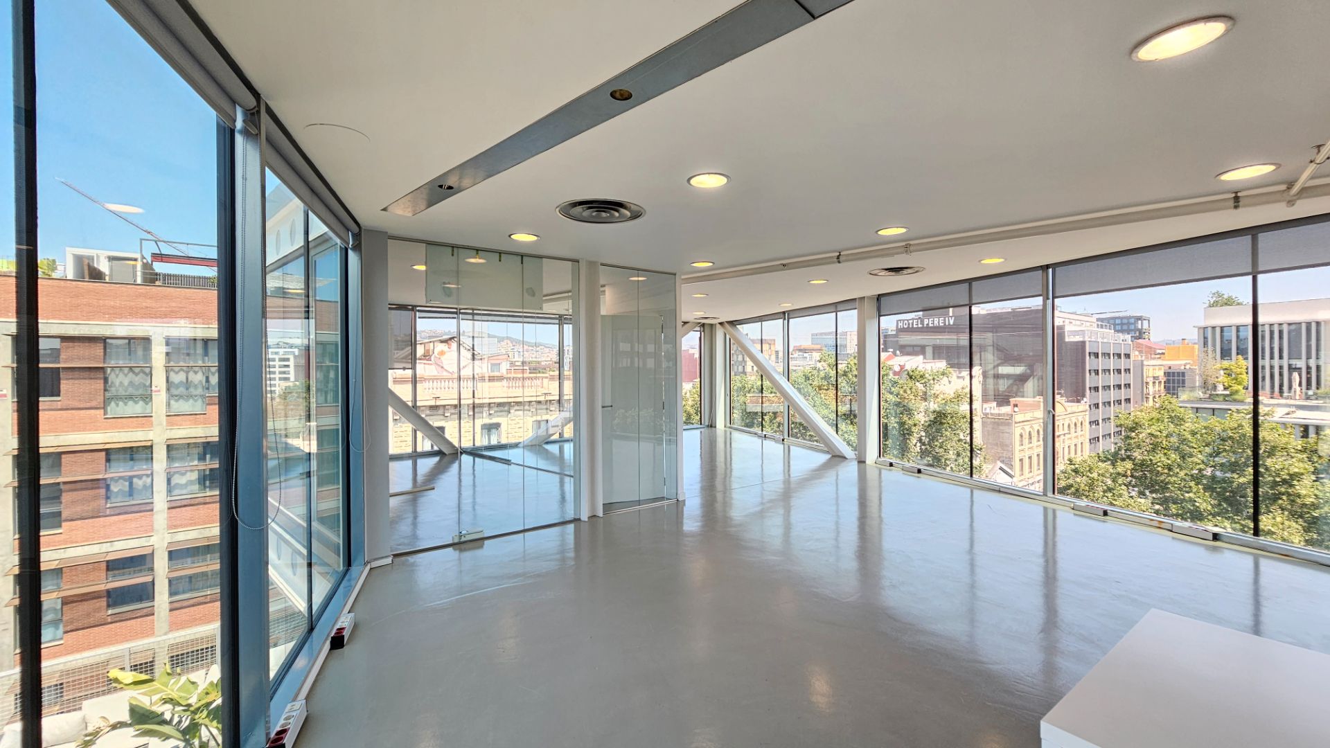 Office to rent in  Barcelona Capital  with Air Conditioner, Heating and Internet