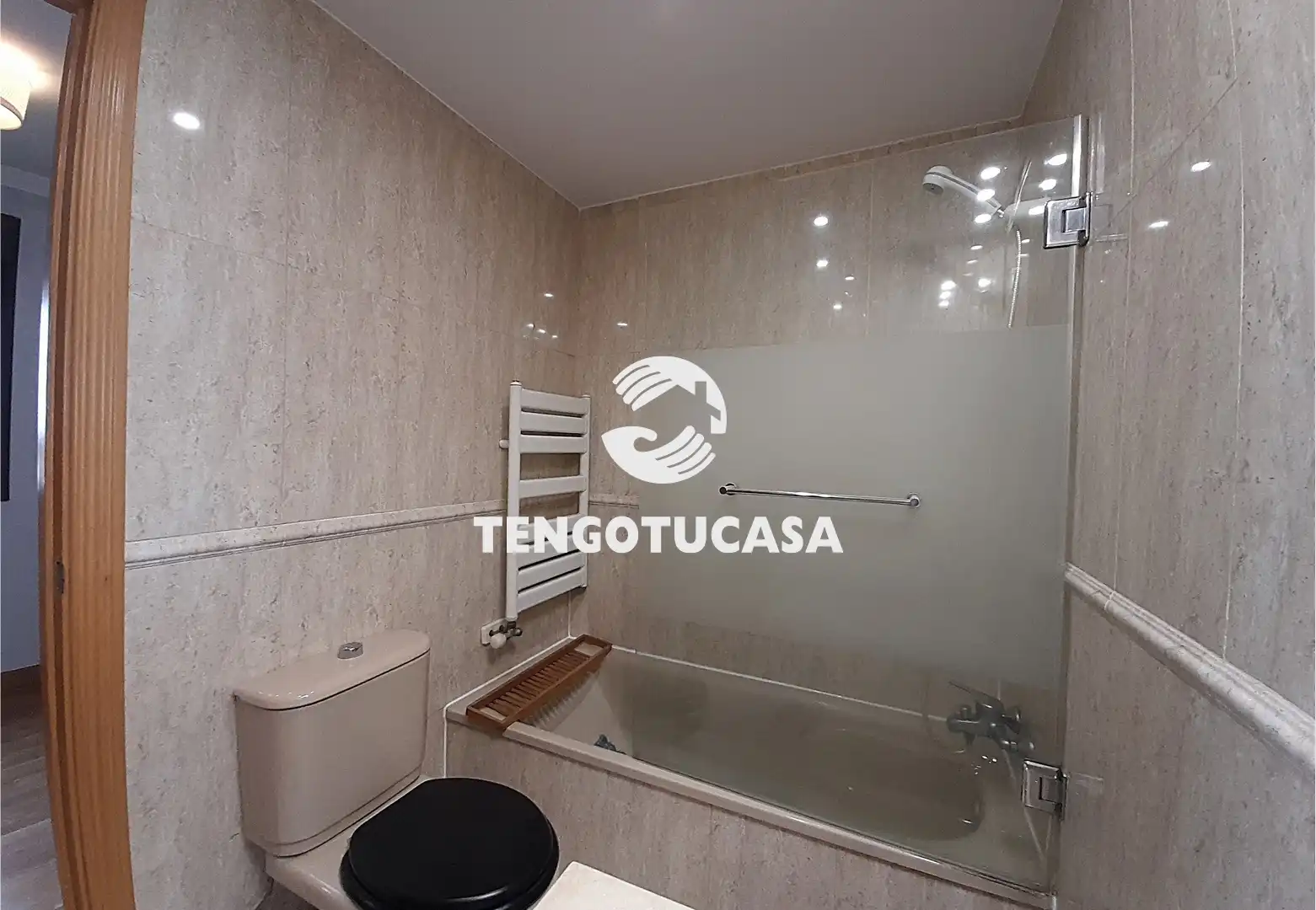 Badezimmer von Dachboden zum Verkauf in Madrid mit Klimaanlage, Heizung und Terrasse