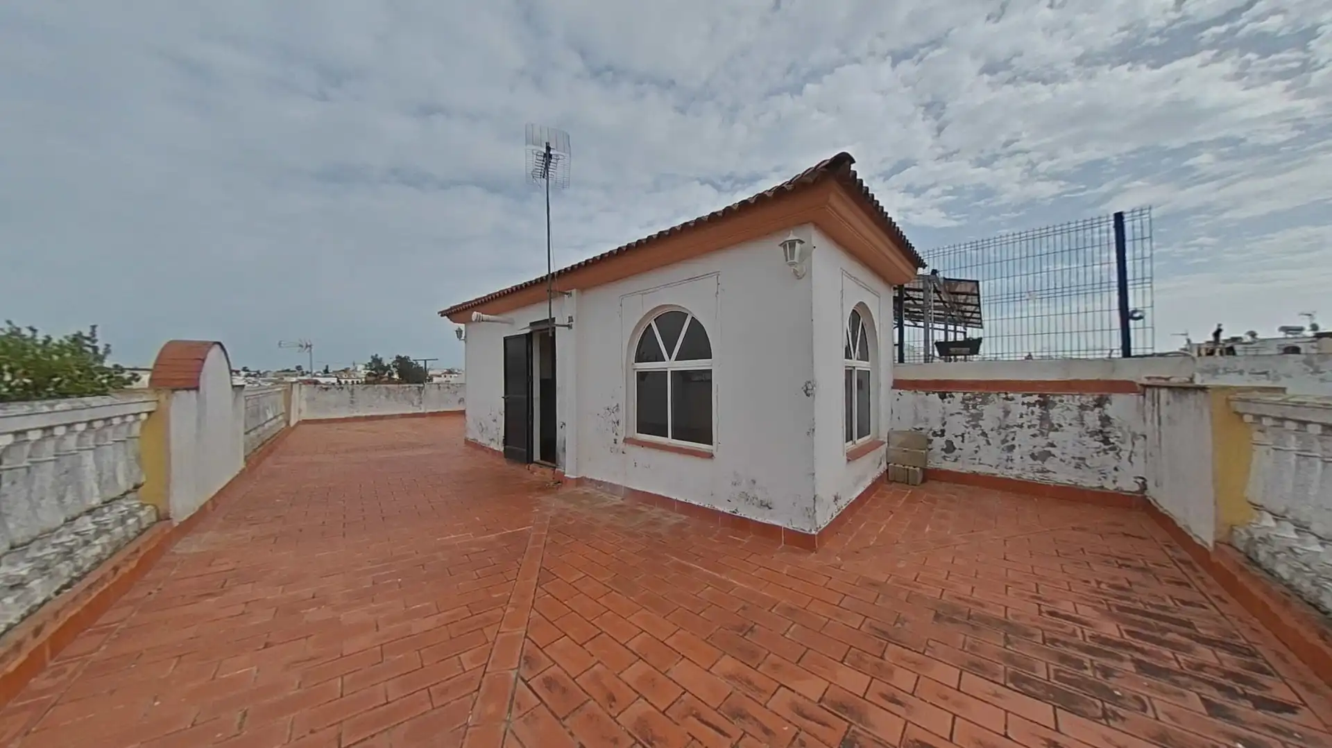 Vista exterior de Casa adosada en venda en El Viso del Alcor amb Terrassa i Balcó