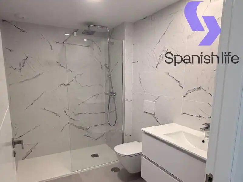 Baño de Apartamento en venta en Finestrat con Trastero y Piscina