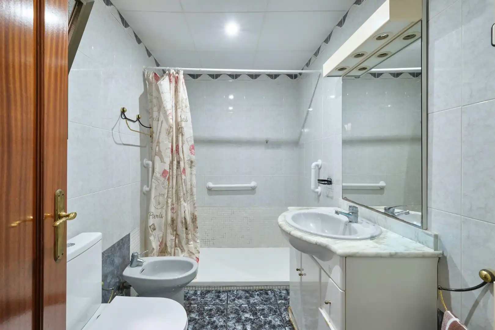 Bathroom of Flat for sale in Mataró