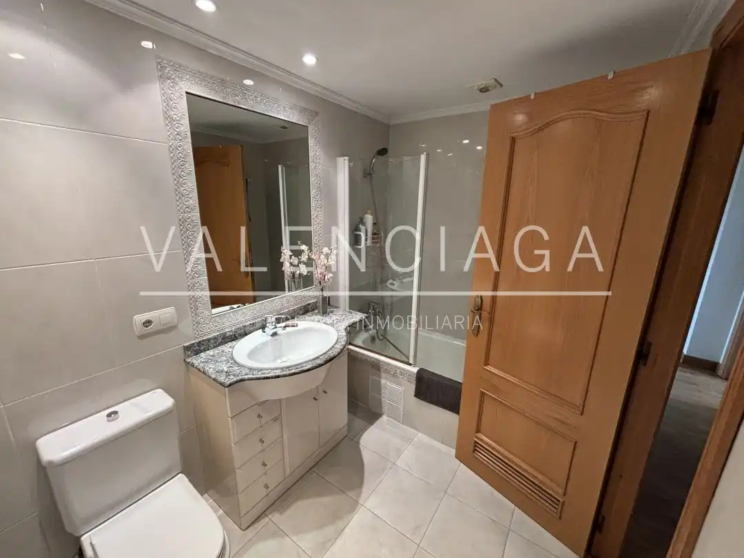 Flat with terrace to rent in José Maria Sert Plaza, imagen 17