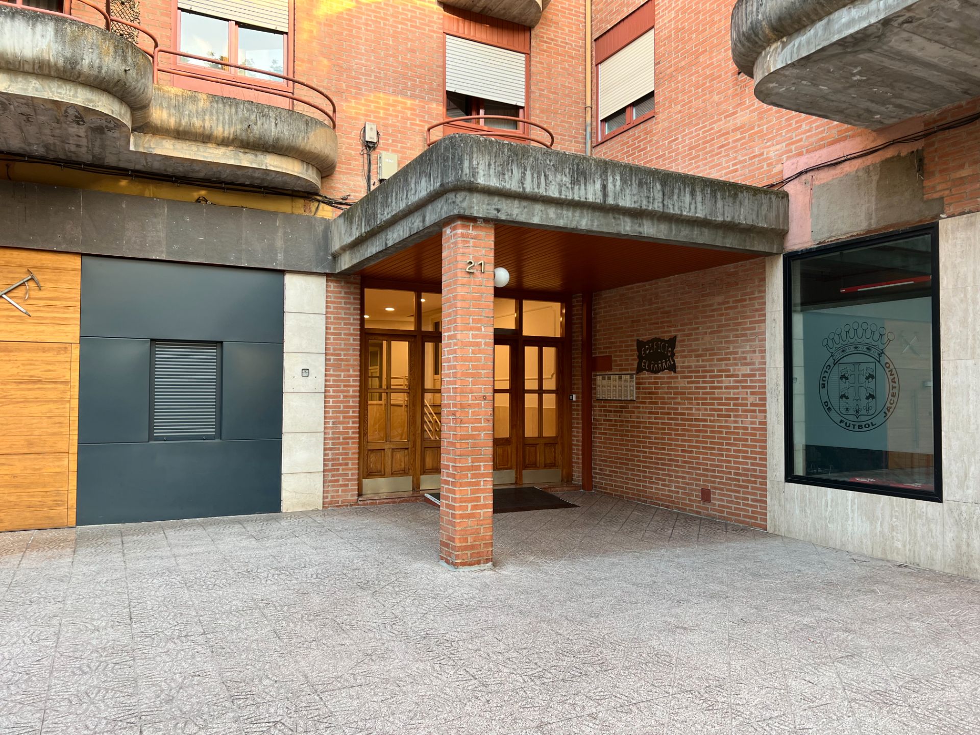 Vista exterior de Àtic en venda en Jaca