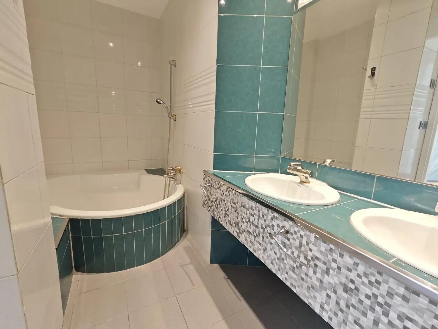 Badezimmer von Wohnung zum Verkauf in Alicante / Alacant mit Parkett, Terrasse und Abstellraum