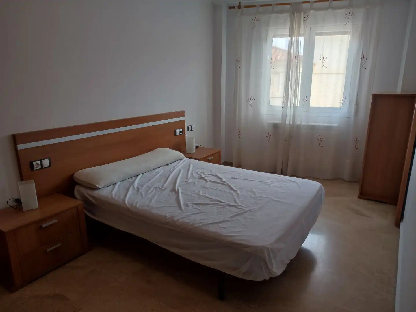Dormitori de Apartament de lloguer en Teruel amb Calefacció, Moblat i Forn