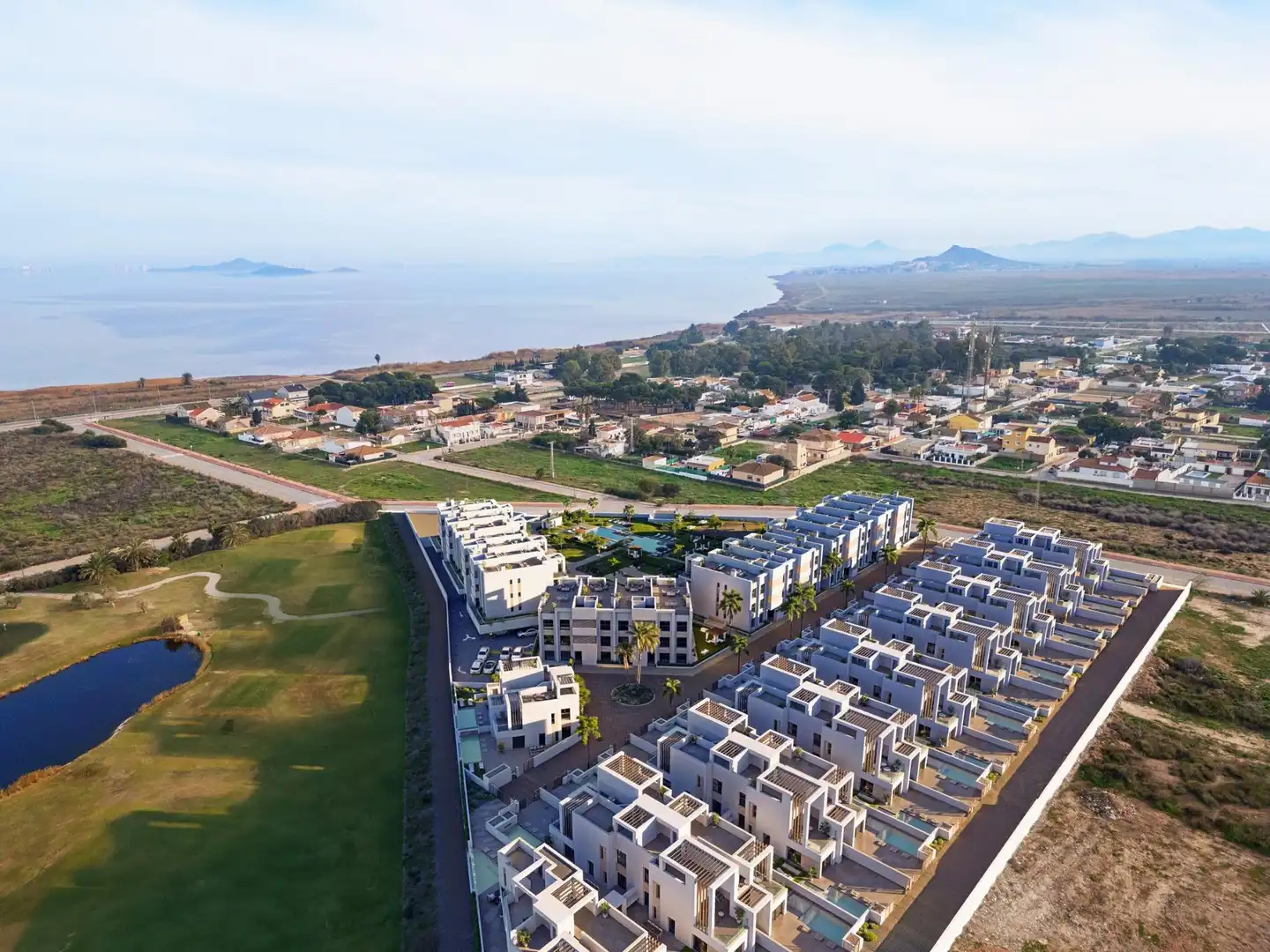 Vista exterior de Àtic en venda en Los Alcázares amb Aire condicionat, Terrassa i Piscina comunitària