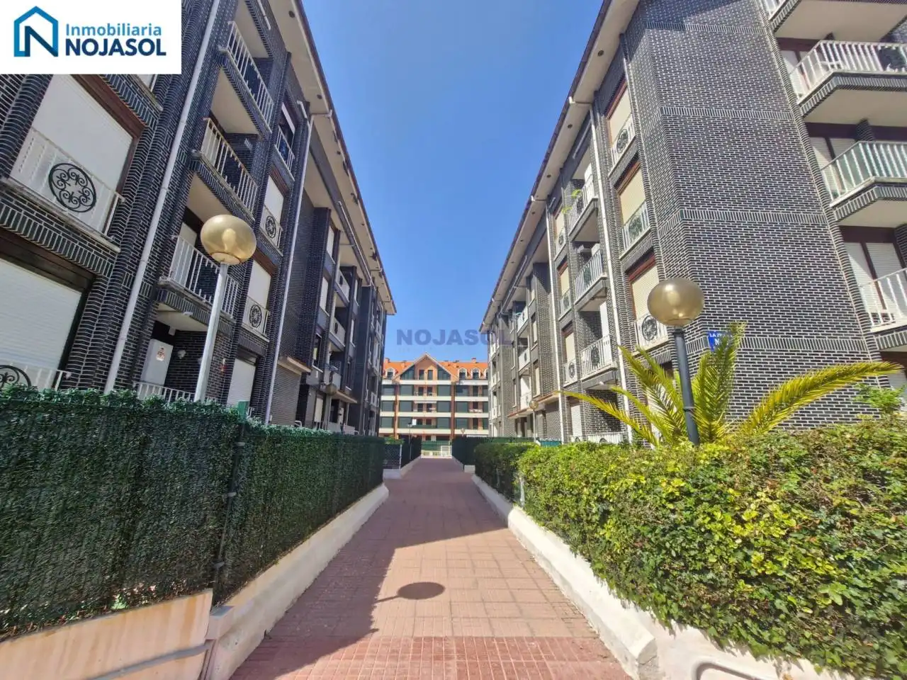 Vista exterior de Apartamento en venta en Noja con Calefacción, Terraza y Balcón