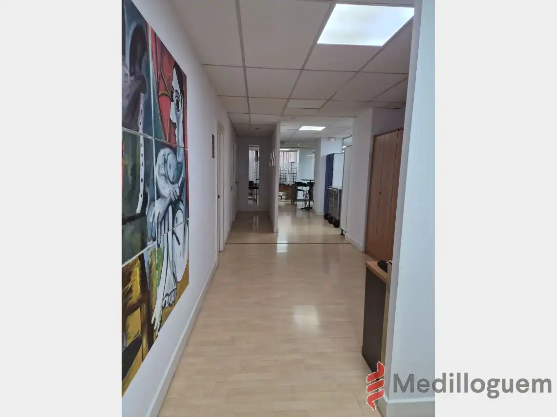 Oficina de alquiler en Les Corts