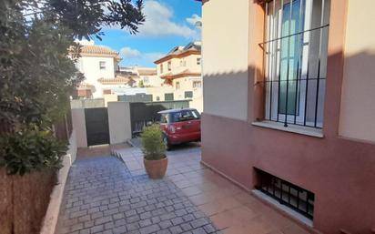 Vista exterior de Casa adosada en venda en Jerez de la Frontera amb Terrassa i Balcó