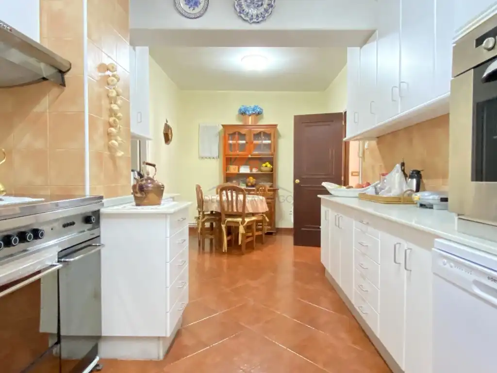 Cocina de Piso en venta en Santiago de Compostela  con Calefacción y Horno