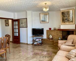 Sala d'estar de Casa o xalet en venda en Paterna amb Aire condicionat i Terrassa