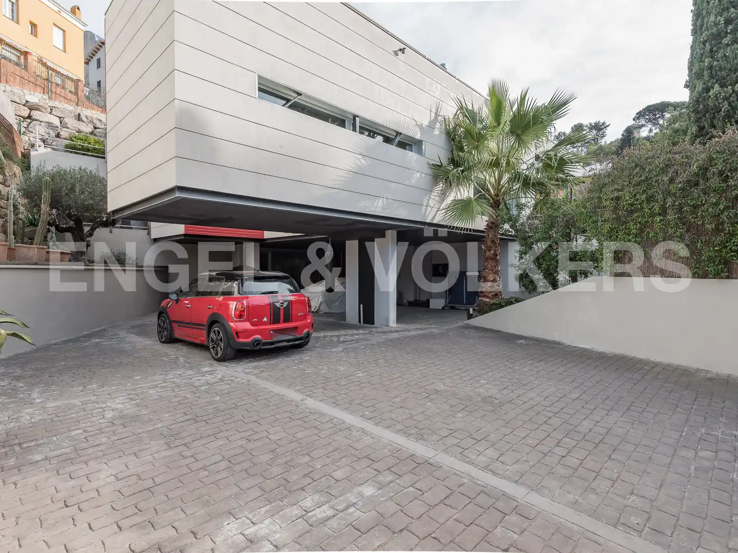 Parking de Casa o chalet en venta en Barcelona con Aire acondicionado, Calefacción y Jardín privado
