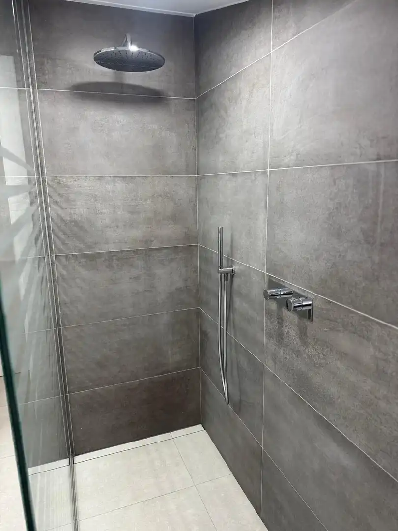 Badezimmer von Haus oder Chalet zum Verkauf in Quart mit Klimaanlage, Heizung und Privatgarten