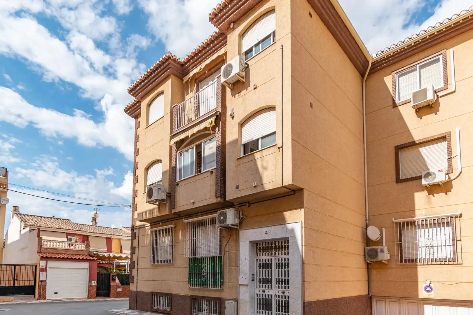 Vista exterior de Piso en venta en Armilla