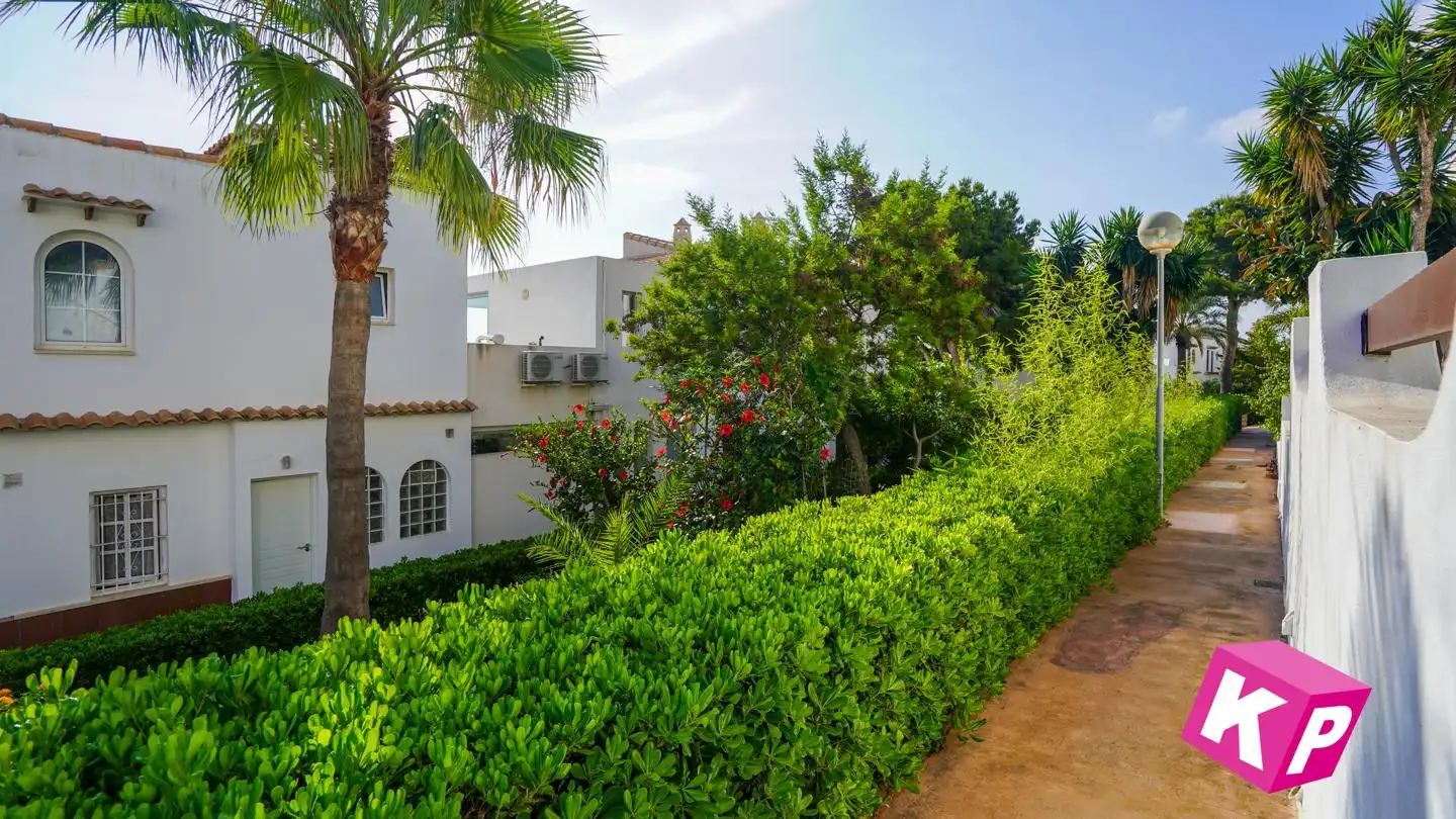 Vista exterior de Casa o xalet en venda en Santa Pola amb Jardí privat, Terrassa i Traster