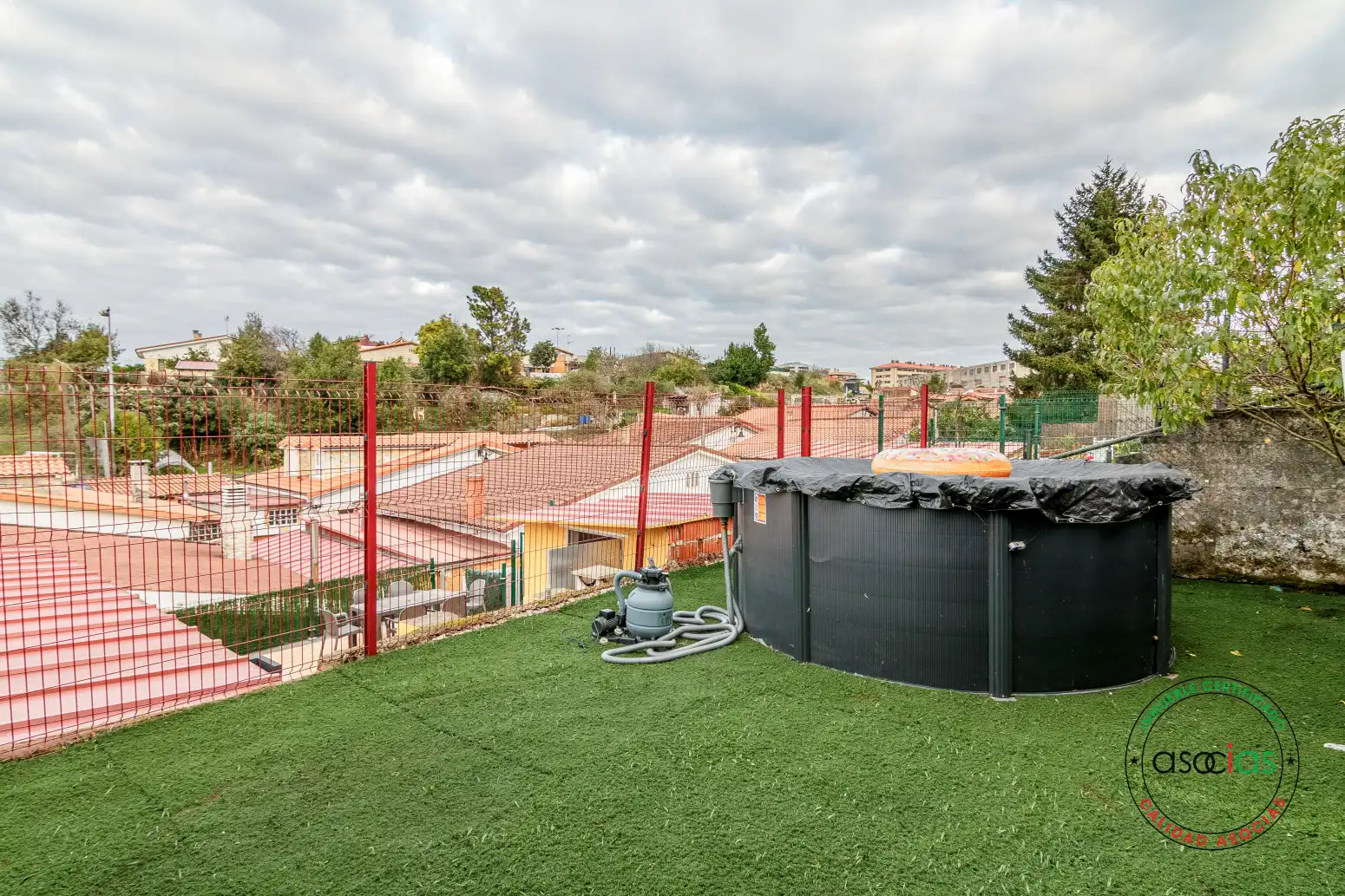 Piscina de Casa adosada en venta en Gijón  con Calefacción, Jardín privado y Parquet