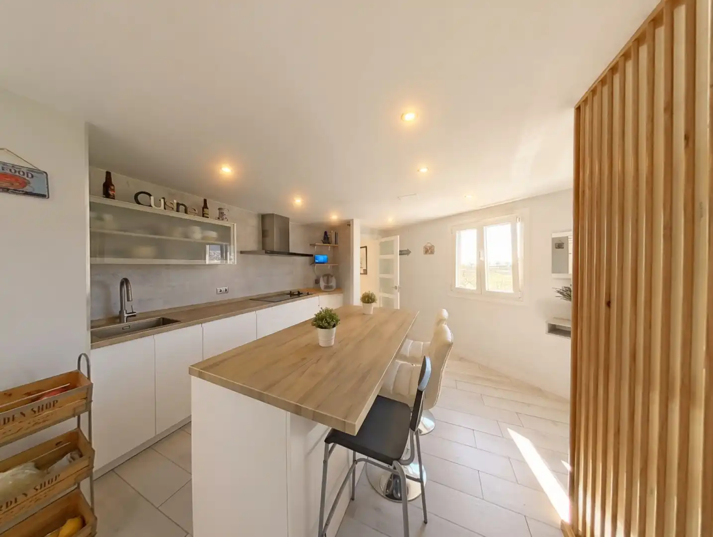 Küche von Wohnung zum Verkauf in Málaga mit Klimaanlage, Privatgarten und Terrasse