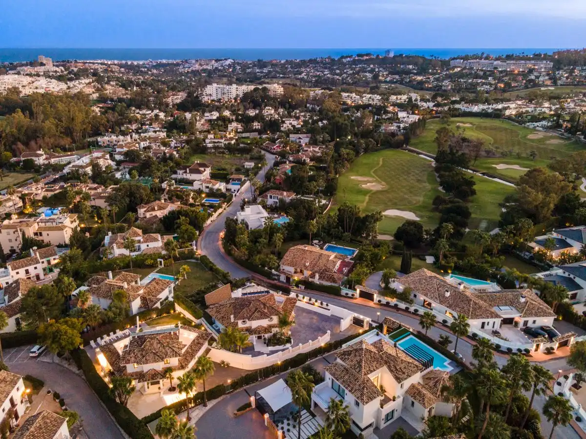 Vista exterior de Casa o chalet en venta en Marbella con Aire acondicionado, Parquet y Terraza