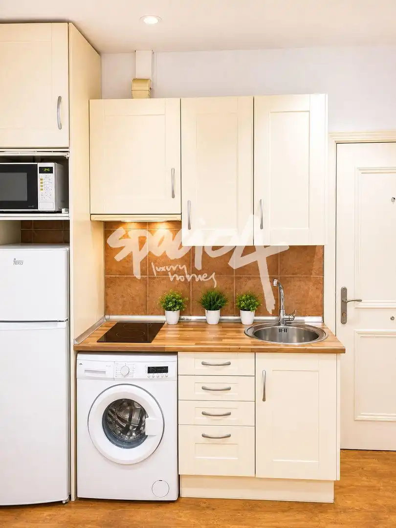 Cocina de Piso en venta en Madrid con Calefacción y Balcón