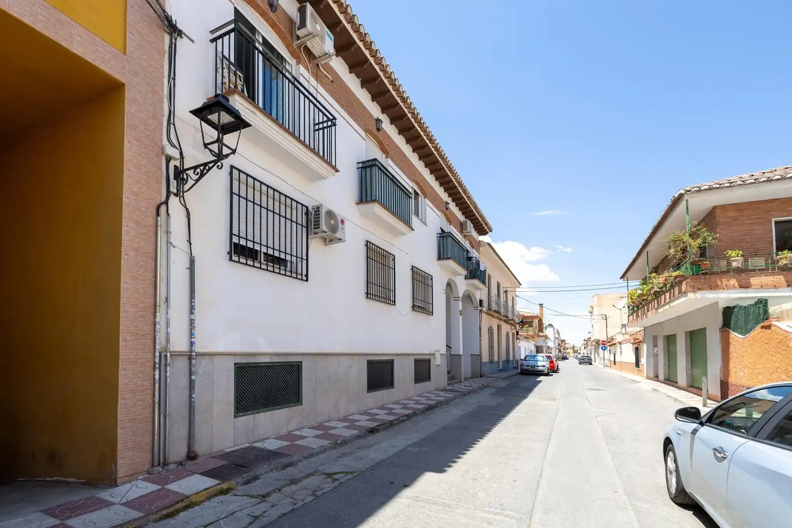 Vista exterior de Piso en venta en Churriana de la Vega con Aire acondicionado, Calefacción y Balcón