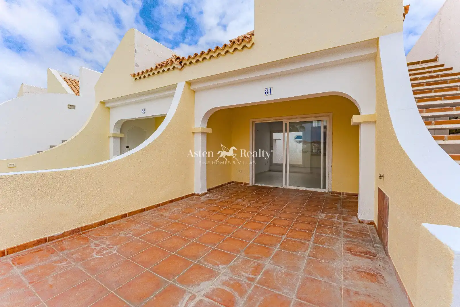 Vista exterior de Piso en venta en San Miguel de Abona con Terraza, Piscina y Piscina comunitaria