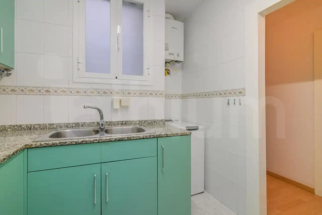 Küche von Wohnung zum Verkauf in Barcelona mit Heizung, Parkett und Terrasse