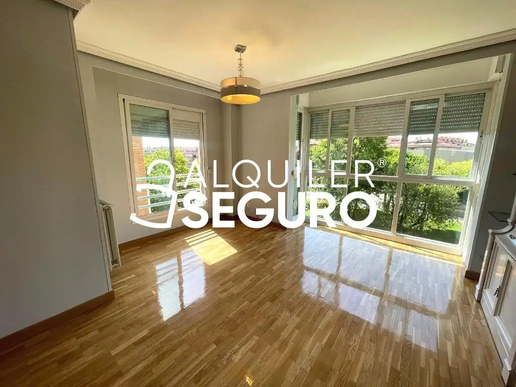 Habitación de Piso de alquiler en Madrid con Calefacción y Piscina