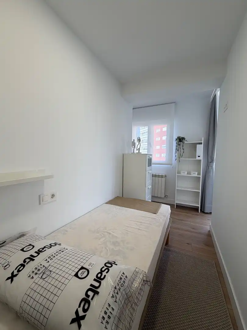 Dormitori de Apartament de lloguer en Lugo amb Calefacció i Moblat