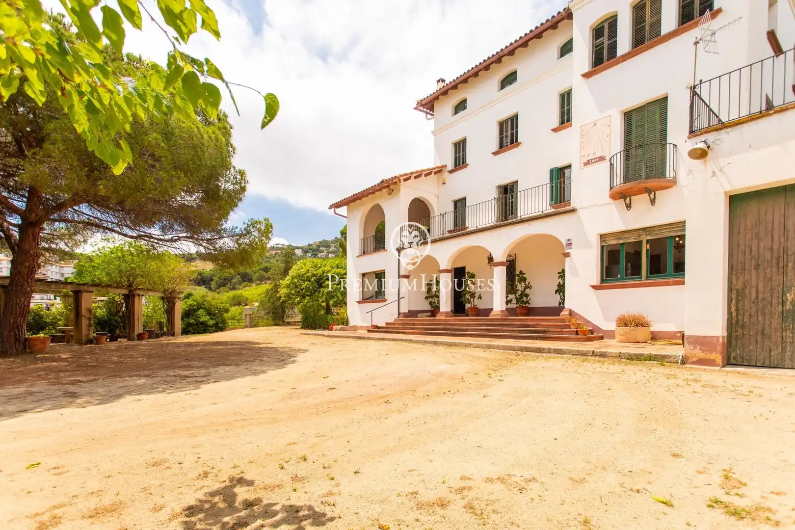 Vista exterior de Finca rústica en venda en Alella amb Calefacció, Jardí privat i Terrassa