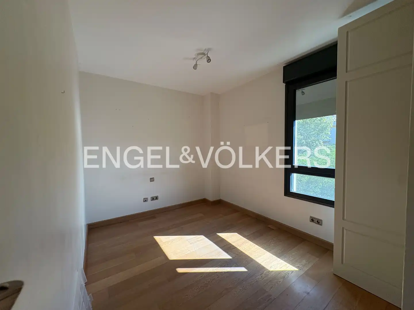 Bedroom of Flat for rent in Sevilla  with Air Conditioner, Heating and Private garden