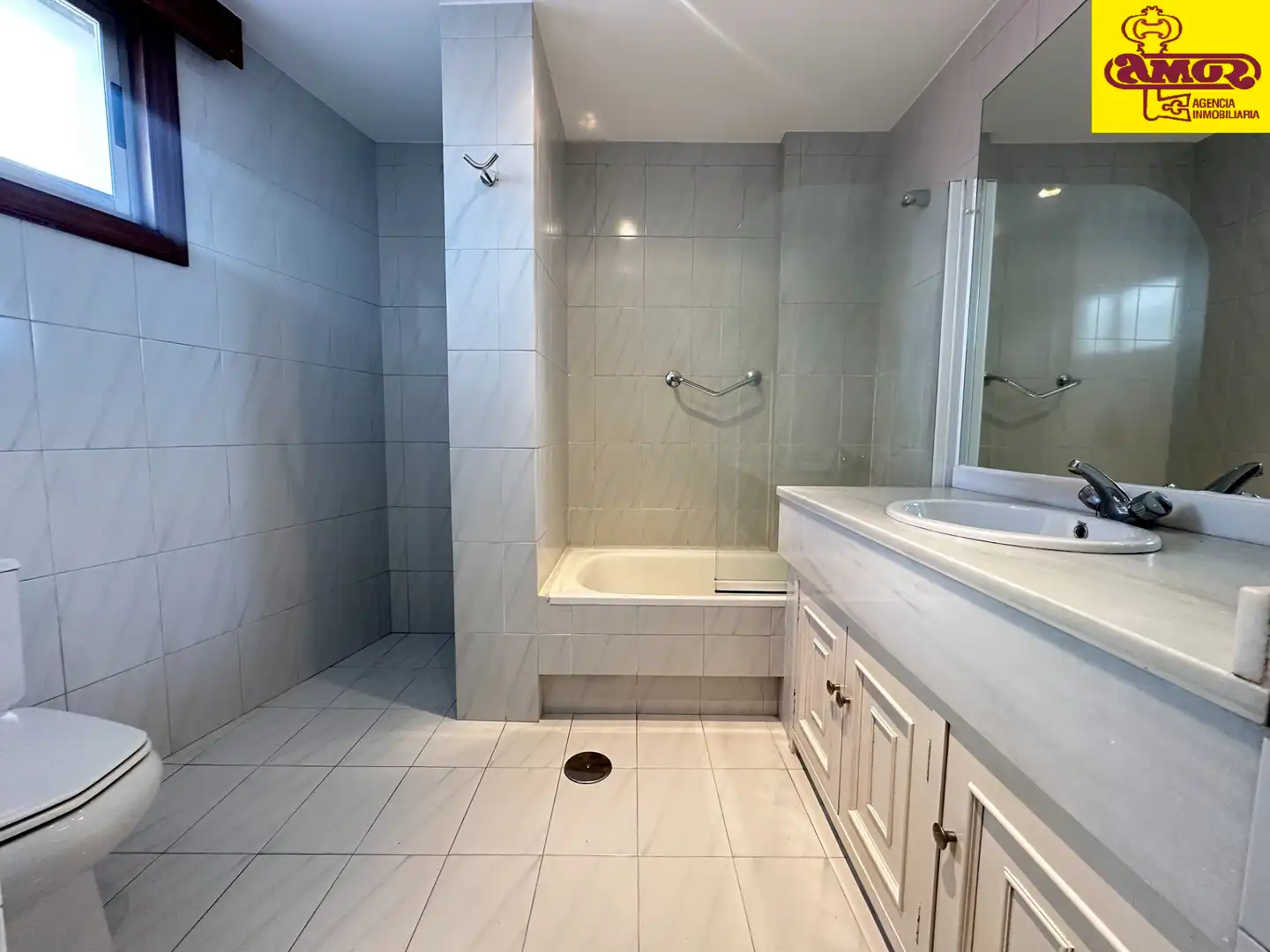 Baño de Piso en venta en Santiago de Compostela  con Calefacción, Terraza y Trastero